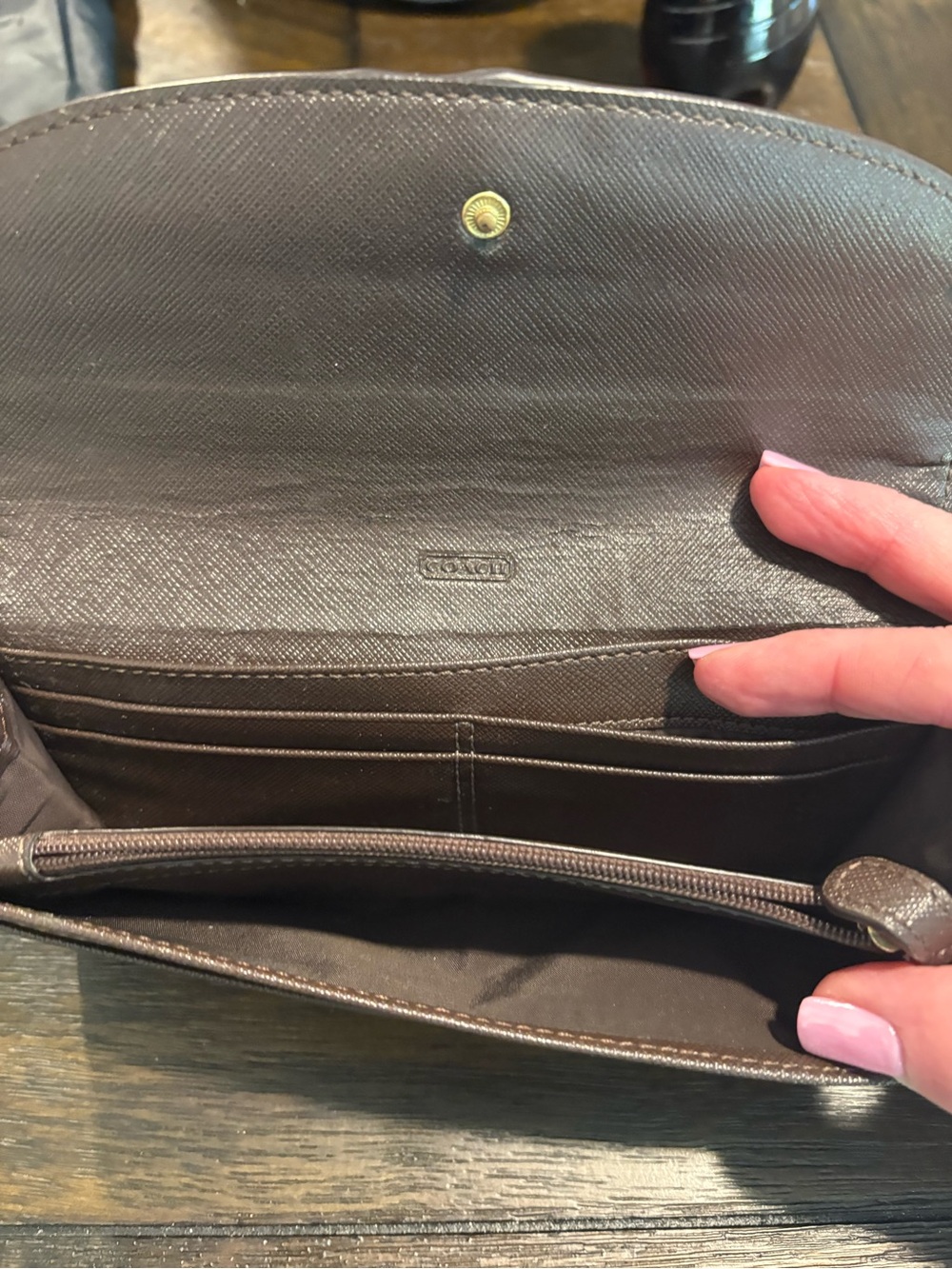 COACH Tan Signature Canvas Continental Wallet with Gold-Tone Emblem - Picture 4 of 7